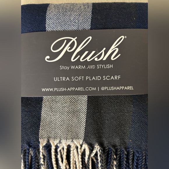 Plush Ultra Plaid Scarf NWT - Picture 2 of 6